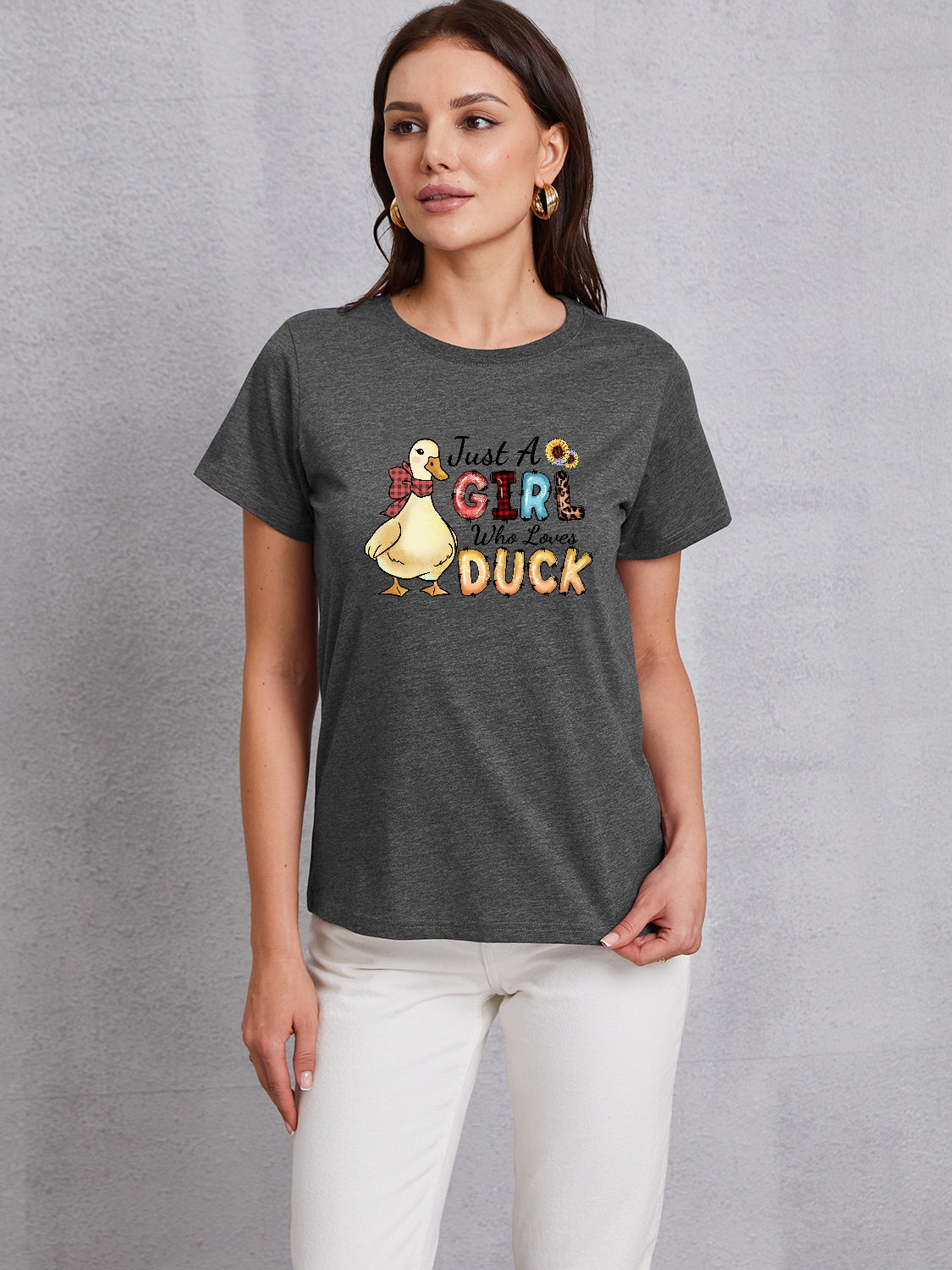 JUST A GIRL WHO LOVES DUCK Round Neck T-Shirt